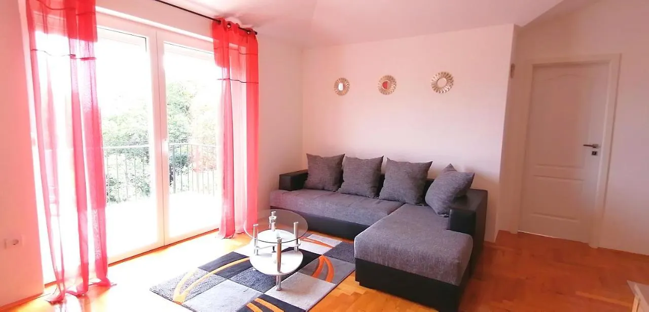 Apartment Cindy Lovran