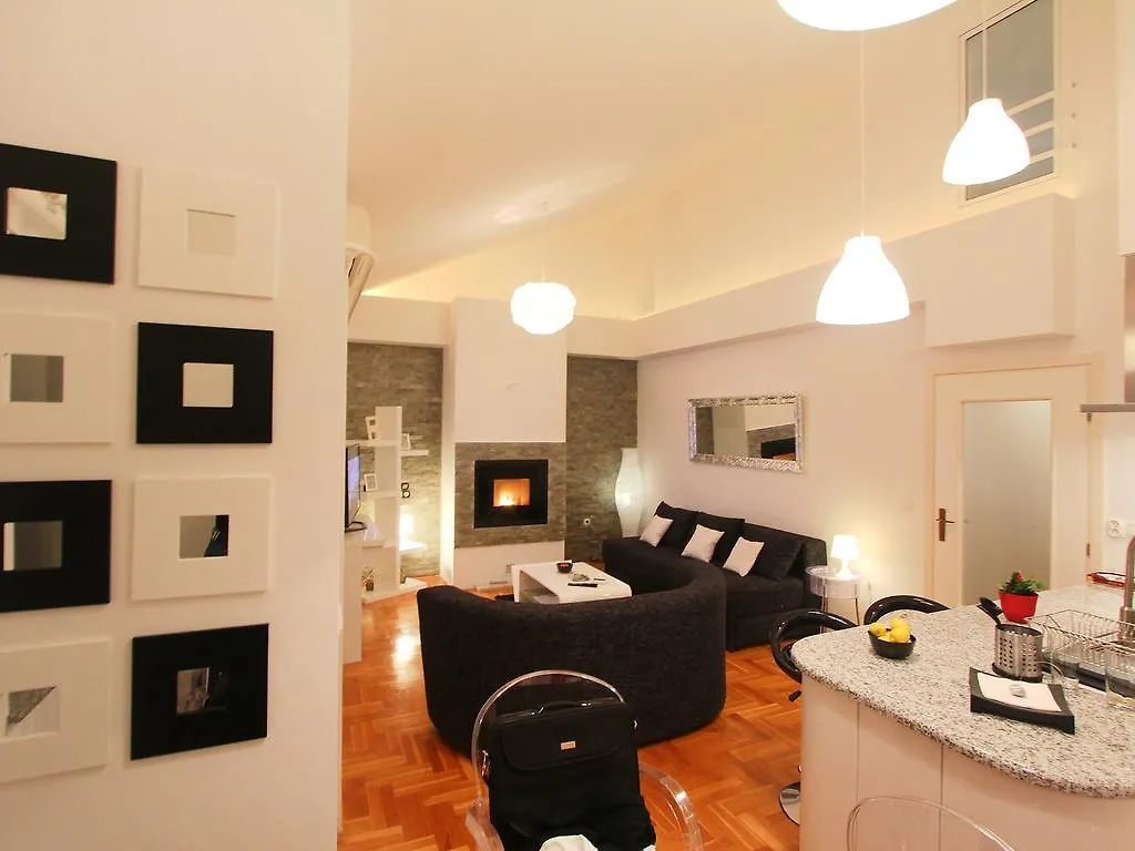 Apartment Cindy Lovran